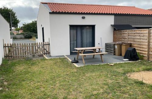 Sallertaine Apartment | Maisonnette climatisé avec terrasse et jardin