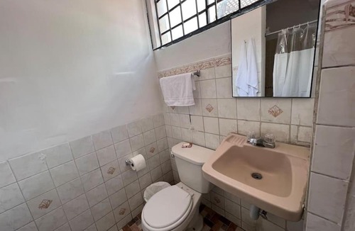Zona 4 House | Makachi Hotel