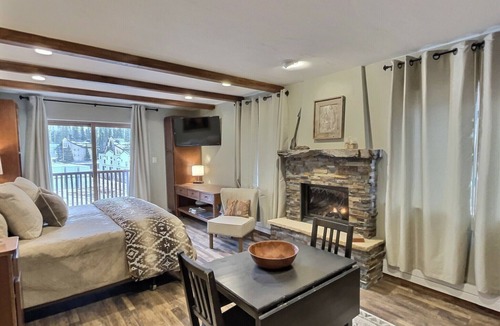 Taos Ski Valley Condo | Make it Easy in a Well Stocked Lift-View Condo