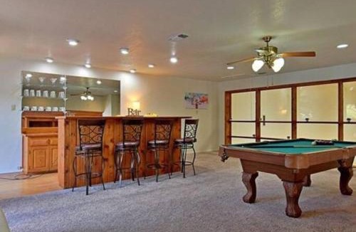 Copperas Cove House | Mansion on 5ac with pool and indoor court, 5bdr, sleeps 14