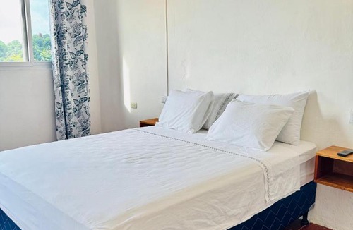 Flores House | Maple Guest House