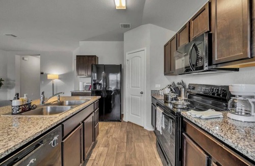 Austin Cottage | Marbella Lane - Polished 3BR Home in Austin TX