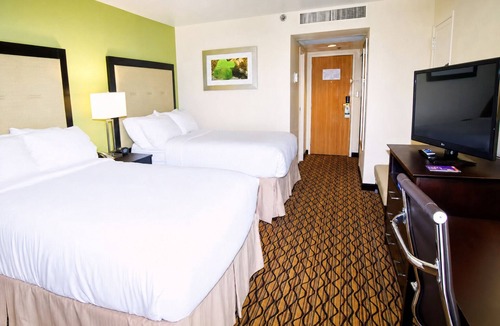 Central City Hotel | Marina-Side Downtown Retreat | 3 Min Walk to Waterfront Paths | 4 Units