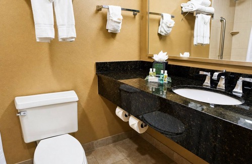 Central City Hotel | Marina-Side Downtown Retreat | 3 Min Walk to Waterfront Paths | 4 Units