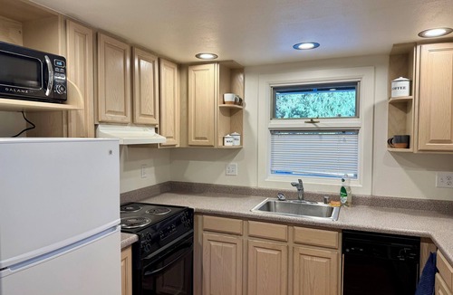 Cheyenne Canyon Cabin | Marvelous 2-bedroom cabin in cozy Colorado Springs getaway