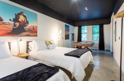 Govalle House | Massive Compound w Pool & Hot tub, Near Rainey St