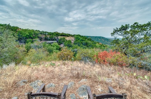 Glen Rose House | Mata'Zamo cliffside cabin, 1000 acres hiking trails, farm animals, family fun!