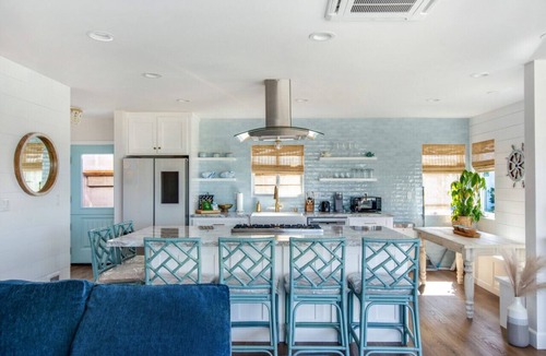 The Strand Villa | MB Gem Upper - Steps To The Beach, Ocean Breeze