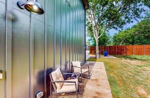 McKinney Apartment | 'McKinney Marvel' Studio in Historic District