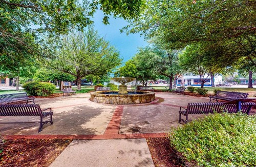 McKinney Apartment | 'McKinney Marvel' Studio in Historic District