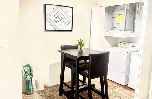 Astrodome Apartment | Med Center ONE BEDROOM APARTMENT. Sweet home away from home.