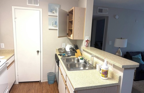 Astrodome Apartment | Med Center ONE BEDROOM APARTMENT. Sweet home away from home.