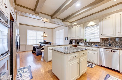 Houston House | Memorial Med Ctr/Galleria/Rice: Spacious 5 Bdrm Pool Theatre