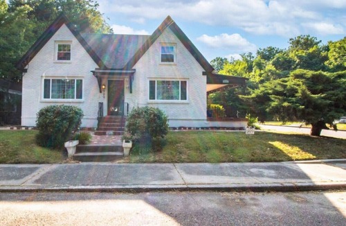 Memphis House | Memphis Star - Cozy, Remodeled, Central