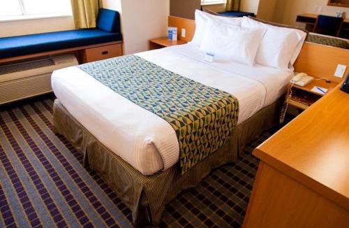 Chihuahua Hotel | Microtel Inn & Suites by Wyndham Chihuahua