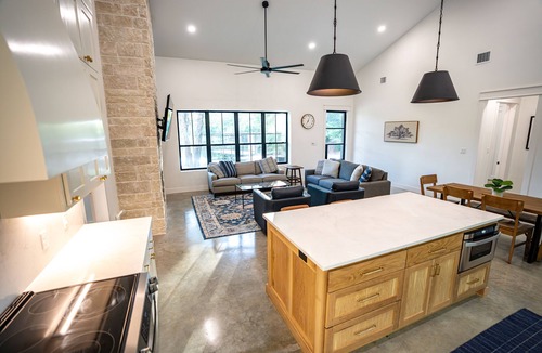 Hearne House | Midnight Oaks Retreat features privacy, and abundant space for r&r