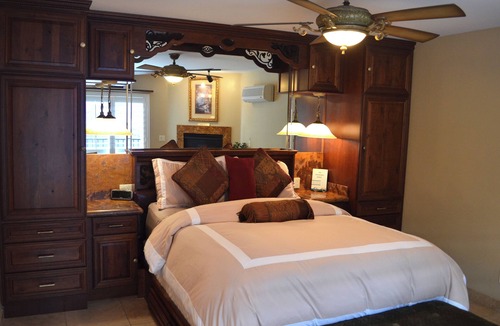 Boulder City Hotel | Milos Inn