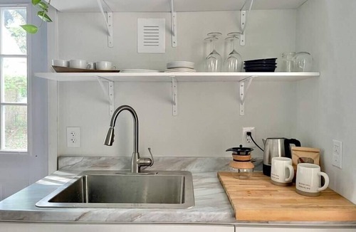 Govalle Apartment | Mina House: Tiny Cottage Vibes in East Austin