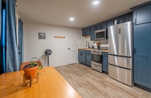 Midland House | Mini Golf Hideaway - Smokeless Fire Pit+Fast Wi‑Fi by LCH