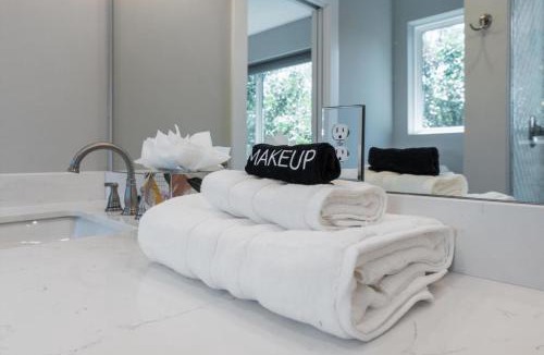 University Hills and Windsor Park House | Mins to ACL - Downtown - Formula 1