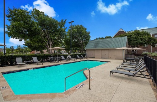Richardson Hotel | Minutes to Dallas Arboretum! Pets Allowed! W/Pool Access & Sports Court Onsite!