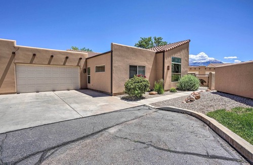 Moab South Valley Apartment | Moab Townhome w/Pool Access + Stunning Mtn Views!