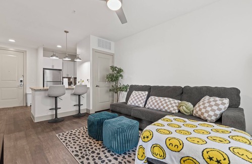 Addison Apartment | Modern 1-Bed, 1 Bath Apartment w/King Bed, WiFi, 24-Hour Gym & Reserved Parking