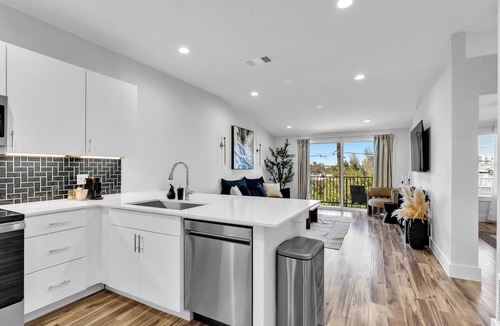 Oak Lawn Apartment | Modern 1BR/1BA OakLawn – Near Uptown & Medical District W/Free Parking + EV