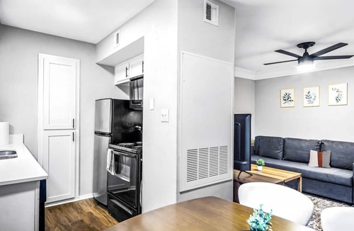 Brentwood Apartment | Modern 1BR Retreat | Pool | 10 Minutes to Austin