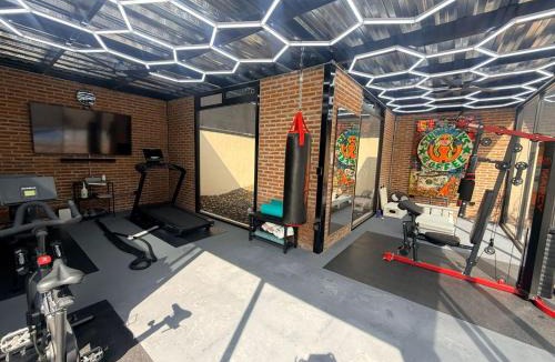 San Antonio Tlayacapan House | Modern 2 Bed Retreat-Great Location-Patio-Gym-Pickleball Court-Golf Cart-Scooter
