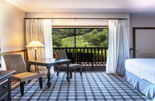 Boerne Hotel | Modern 2 Queens | Pool & Spa Access | 7 mi to Cave Without a Name Adventures