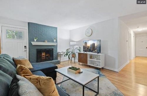 Parker Lane House | Modern 3BR Home Near South Congress
