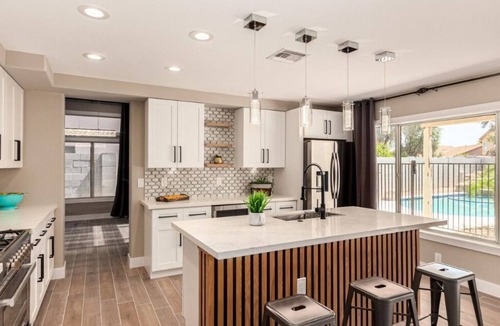 Glendale House | Modern 4BR Escape w Private Pool, 3 mi to state farm stadium, dining & shopping!