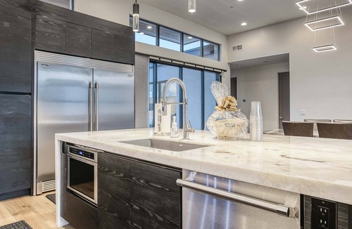 Camelback Park Estates House | Modern 4BR Luxury Villa - Walk To Old Town - Heated Pool, Spa & Fire Features