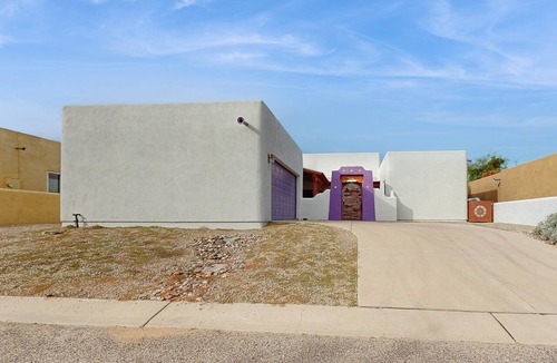 Civano House | Modern adobe home with a community pool, washer/dryer - snowbirds welcome!