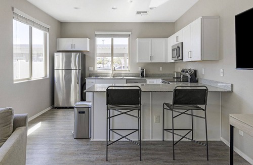Litchfield Park Apartment | Modern Apartment in Prime Location (ID7657X12)