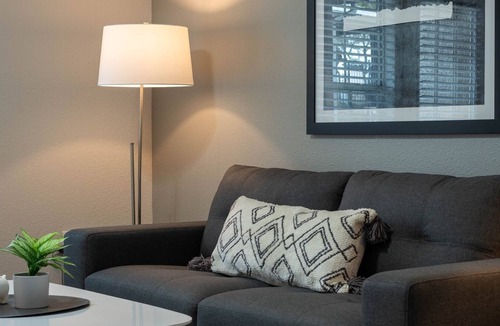 Falconhead Apartment | Modern Apartment in Prime Location (ID2642X97)
