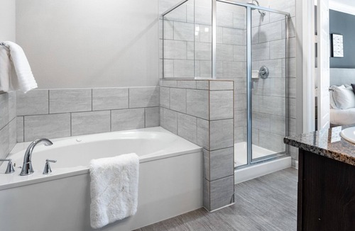 McNeil Apartment | Modern Apartment in Prime Location (ID8153X74)