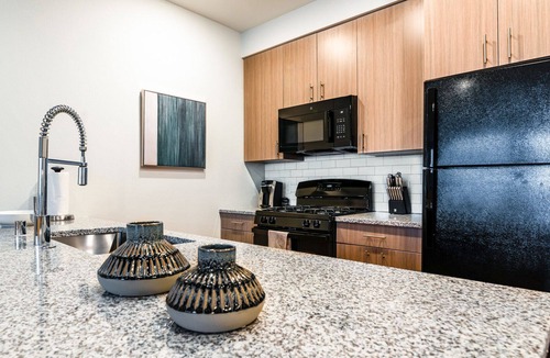 Albuquerque Apartment | Modern Apartment in Prime Location (ID7746X05)