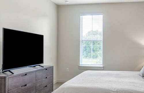 Highlands - Perkins Apartment | Modern Apartment in Prime Location (ID5075X3)