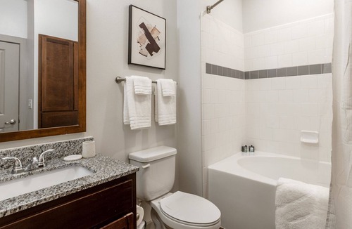 Georgetown Apartment | Modern Apartment in Prime Location (ID7009X57)