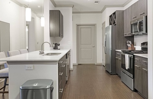 Wetmore Apartment | Modern Apartment in Prime Location (ID9376X25)