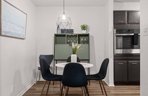 Westover Hills Apartment | Modern Apartment near The Domain