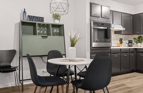 Westover Hills Apartment | Modern Apartment near The Domain