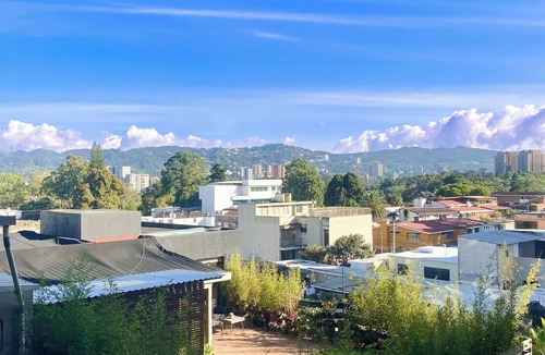 Zona 10 Apartment | Modern Apt z:10+jacuzzi+laundry+AC+GYM@GTCity