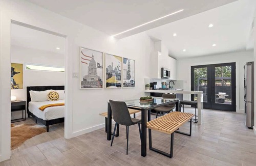 Austin House | Modern ATX 4BR | HotTub, Mini Golf, & Basketball
