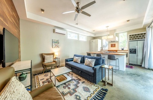 Brentwood House | Modern Boho Guesthouse, Close to Best Austin Spots