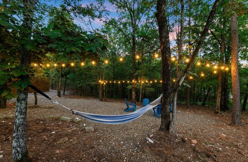 Hochatown Cabin | Modern Broken Bow Cabin w/Hot Tub, Deck Views & Pet Friendly Stay