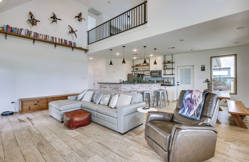 Bryan House | Modern Bryan Farmhouse on 1 Acre w/Hot Tub!