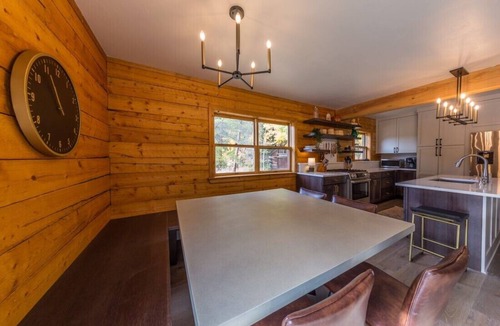 Almont Cabin | Modern Cabin in Spring Creek | 4 Bedroom | Bunk Room | Gas Grill | Parking